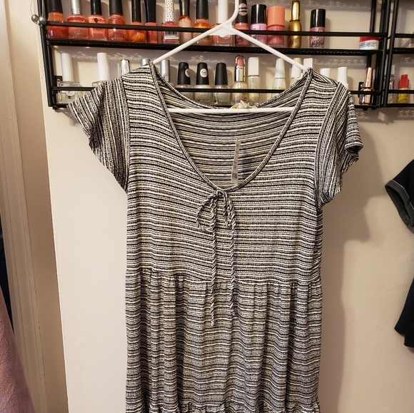 SEE YOU MONDAY DRESS 👗 - Picture 2 of 3